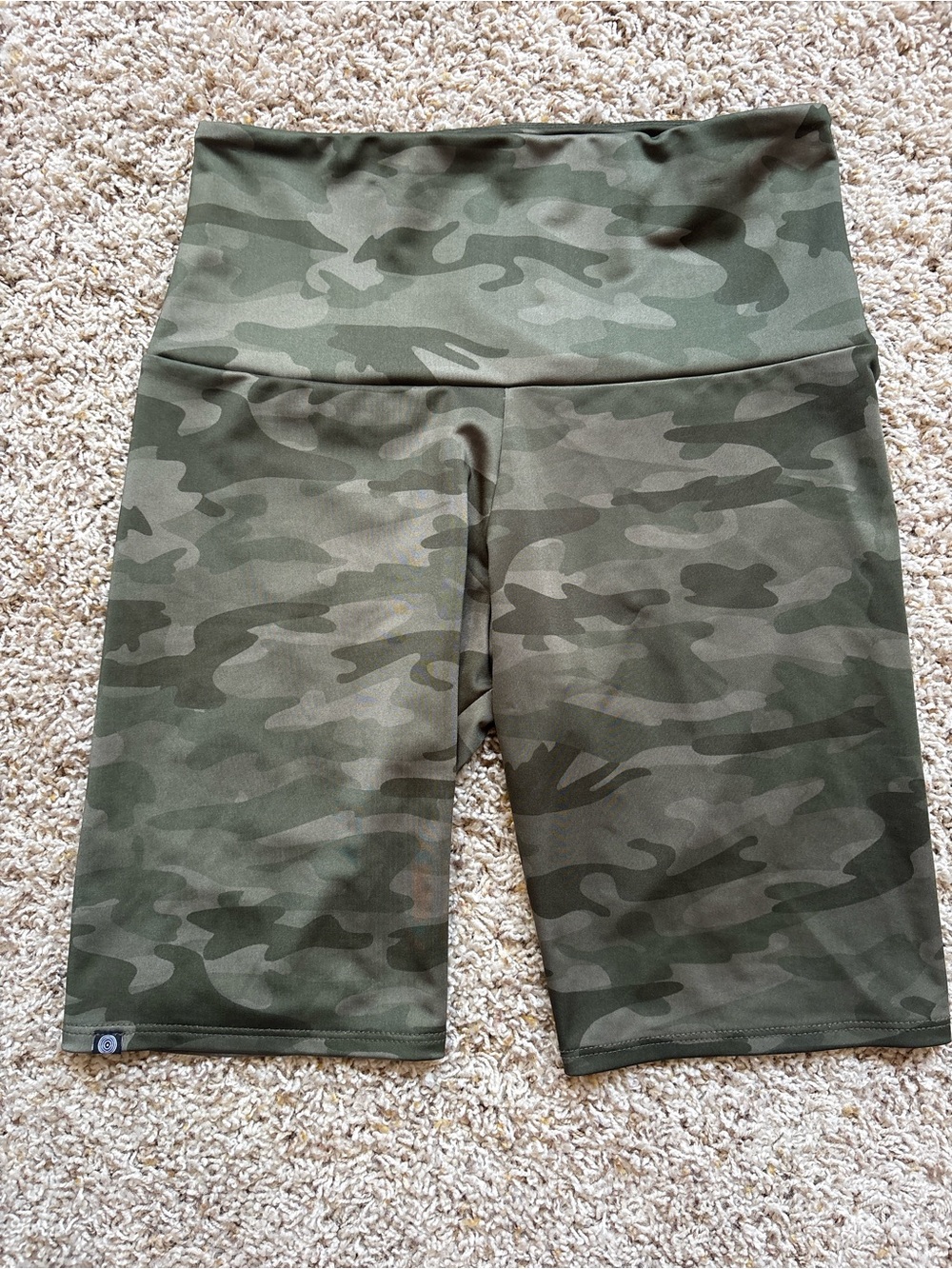 Onzie High Waisted Green Camo Print Bike Shorts Size S/M